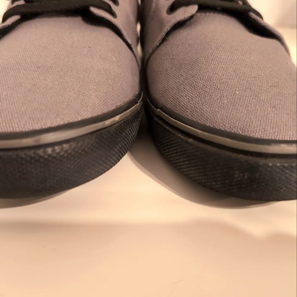 Etnies Gray and Black Sneakers barge LS‎ Men's Size 8.5